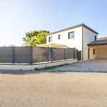 Casa vacanze Maison Calme Avec Jardin Arles&nîmes à 20 Min