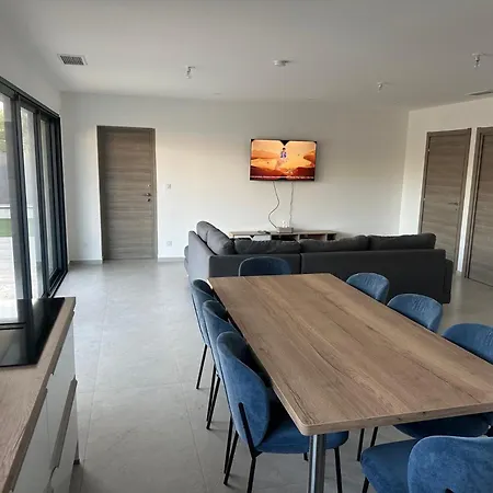 Tatil Evi Piscine 12 Personne Dans Le Gard Beaucaire (Gard)