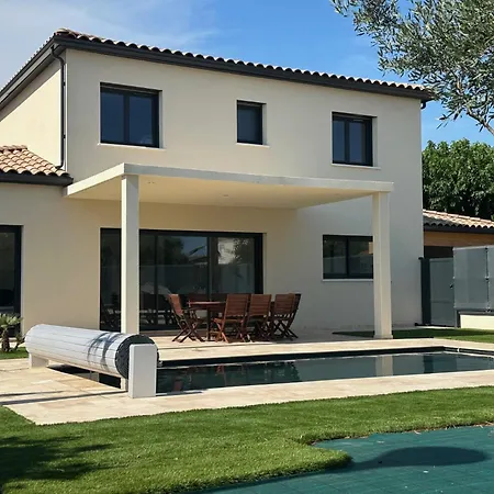 Piscine 12 Personne Dans Le Gard Tatil Evi