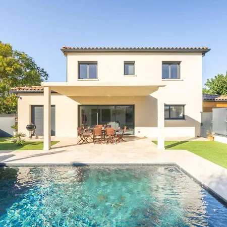 Equipee Piscine 12 Pers Proche Nimes Arles Camargue Ferienhaus